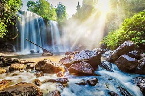Incredibile tour alla cascata della montagna di Kulen, tramonto al villaggio galleggiante di Kompong Plok