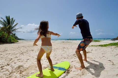 Surfkurs 1h30 (4-6 Personen) Ecole kokoplaj Surfcamp Guadeloupe
