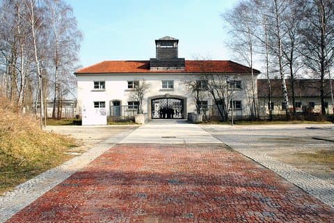 Tour privato al Dachau Camp da Monaco di Baviera con autista e Guida