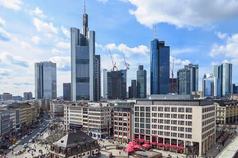 Privater Transfer von Tür zu Tür von München nach Frankfurt, englischsprachiger Fahrer