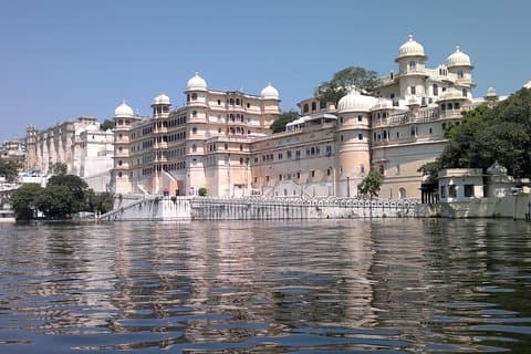 Udaipur lokale tour met varen
