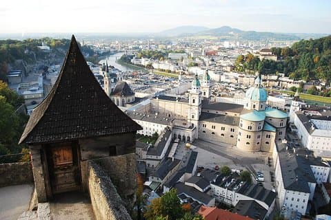 Tour privado a pie de 2 horas por Salzburgo con guía oficial