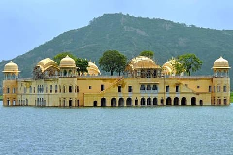 2 Tage geführte Jaipur Tour von Delhi mit Hotel, Mittagessen und Eintritt