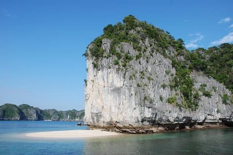 Ganztägige Bootsfahrt mit Cat Ba Captain Jack nach Lan Ha Bay und Ha Long Bay