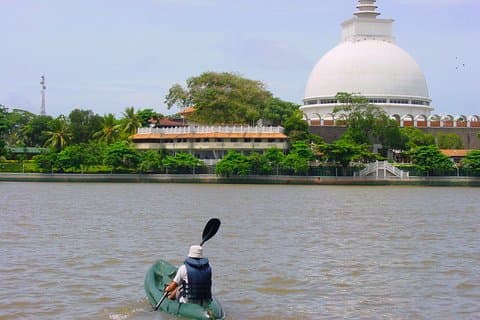 Die mystische Fahrt mit dem Kanu durch den Black River - Rathnapura