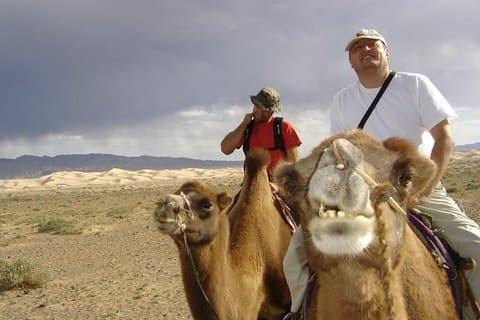 Tour di 1 giorno in semi-Gobi con pranzo e godendo di cammello o cavallo