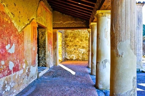 Pompeii 2 hrs private walking tour with an archaeologist-Skip the line included