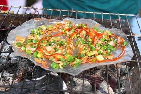Recorrido en scooter y comida callejera por la ciudad de Buon Ma Thuot.