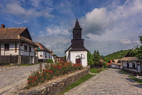 HOLLÓKŐ UNESCO Weltkulturerbe + Schloss Eger Private Führung