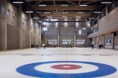 Activité de curling à Tallinn