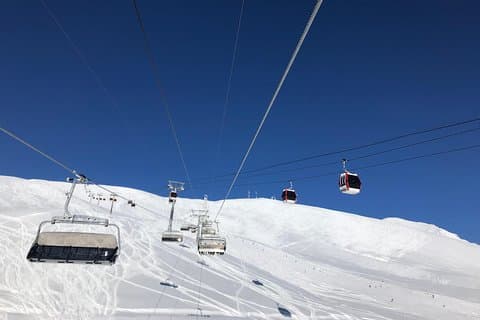Private Transfer Tbilisi/Airport to/from Gudauri with 4x4 vehicle with ski racks