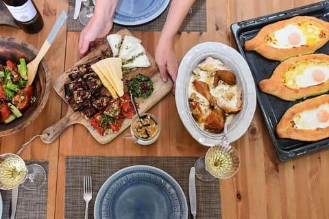 Cours de cuisine privé avec un Dinara expert en cuisine et ville de Tbilissi