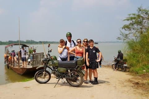 VIETNAM BACKSTREET TOURS: Explorez le village de céramique de Bat Trang en moto de Minsk