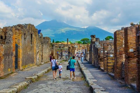 Pompeii and Herculaneum small group tour - skip the line