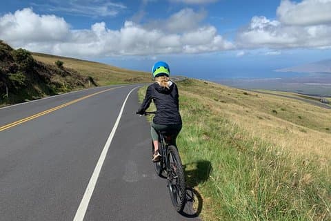 El mejor tour en bicicleta autoguiado de descenso de Haleakala con Maui Sunriders