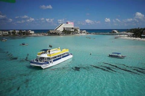 Tour Aventura en Catamarán Isla Mujeres Ilimitado desde Cancún con Transportación