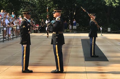 Private Customized Tour of Washington DC with US Veteran