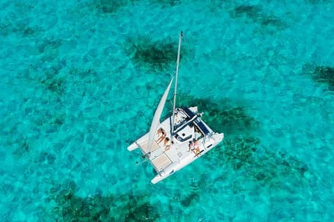 Catamarã privado de Cancún para Isla Mujeres para até 13 pessoas