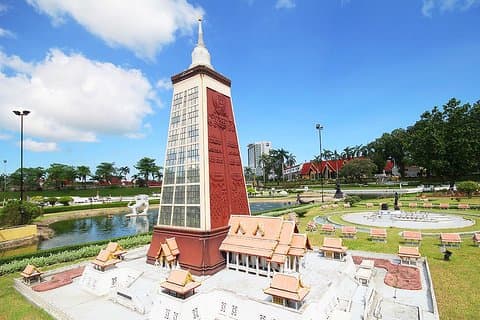 Mini Siam Miniature World i Pattaya med Transfer