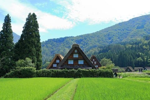 Kulturerbe Shirakawago und Hida Takayama ab Tokio mit dem Zug