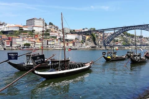 Tour privado a Oporto con recorrido a pie por la ciudad.