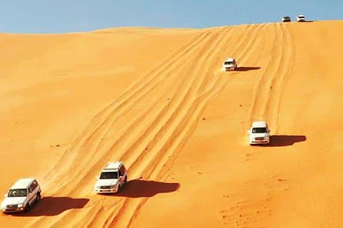 Private ganztägige Liwa Desert Safari Tour mit Mittagessen ab Dubai