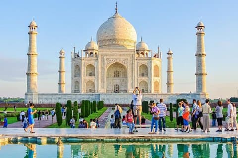 Visite privée du fort Taj Mahal et d'Agra depuis Delhi en voiture