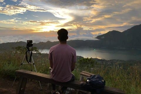 バトゥール山日の出トレッキング