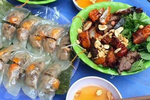 Private Tour: Hanoi walking street food tour in night