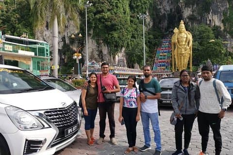 Cavernas de Kuala Lumpur Batu e excursão pelo campo