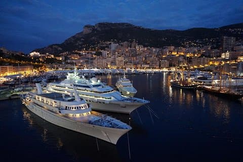 Mônaco e Monte Carlo à noite
