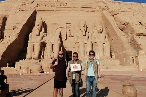 ルクソールから車でアブシンベルへのプライベート日帰り旅行