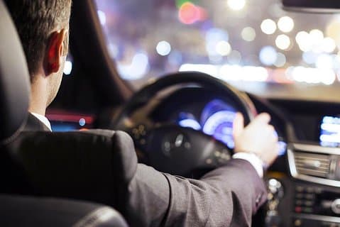ニース空港からニースのホテルへの最大8名までのグループでのプライベート送迎