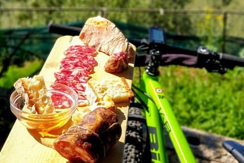 E-cykelmat- och vintur på Sorrentohalvön