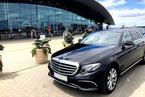 Krakow: Private Transfer to/from Krakow Airport (KRK)