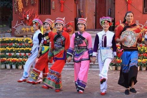 Visite privée d'une journée au village national de Kunming et à la colline ouest avec déjeuner