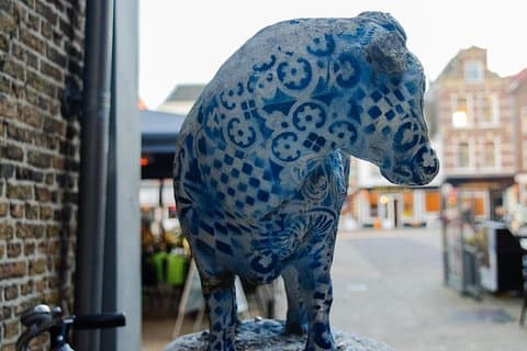 Sjov opdagelsestur i Delft: hemmelige gyder og blå keramik