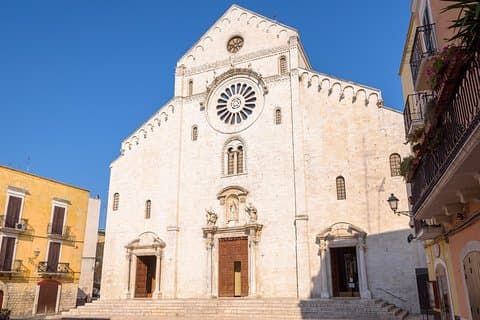 City game in Bari: the local secrets of the Old Town