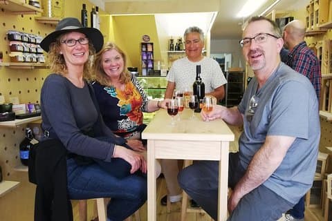 3 vinhos de mesa e 5 vinhos do Porto + Tapas