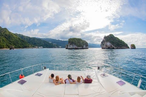 Luxury Yacht & Snorkel with All inclusive Open bar and lunch