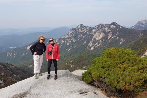 Fottur på Mt. Bukhansan nasjonalpark med profesjonell guide (inkludert lunsj)