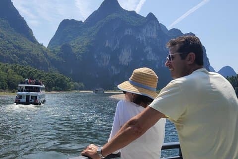 Full-Day Guilin Li-River Cruise with 3 star boat and Tea Plantation Private Tour