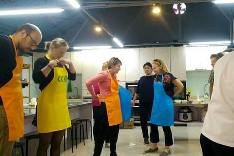 Visite privée: Cours de cuisine chinoise d'une demi-journée à Shanghai