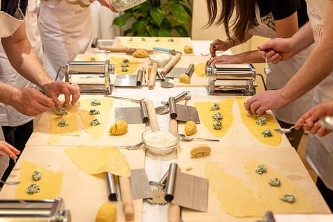 Cooking class at a Cesarina's home with tasting in Siracusa