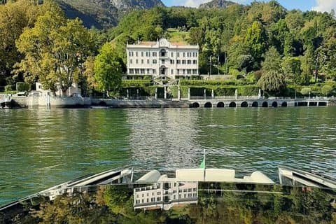 Best of Lake Como: guided visit to Villa Carlotta + 1 h private watertaxi cruise