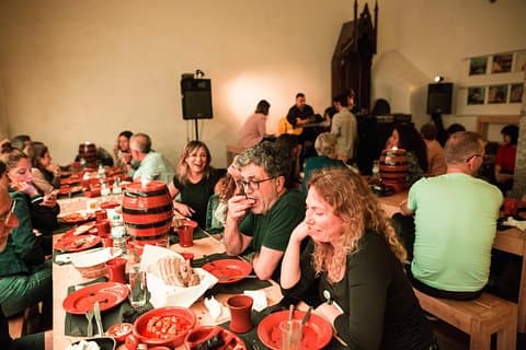 Lissabon Food Tour med 3 stopp och Fado Show Performance