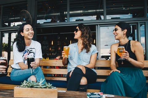 Stabilimento balneare giapponese con birra artigianale e Soul Food