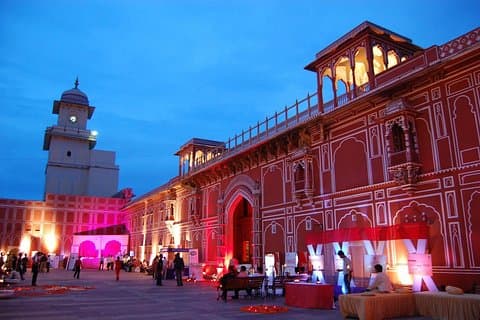 Overfør Agra til Jaipur med ac-bil med Fatehpur sikari.