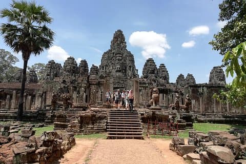 Angkor Wat Bayon e Ta Prohm, a uma curta caminhada da cidade antiga