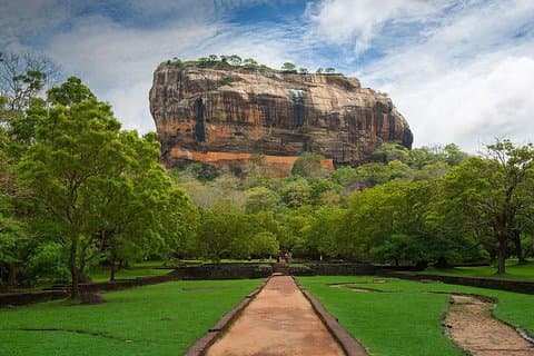 Volledige dagtour naar de Dambulla-grottempel en het Sigiriya-rotsfort vanuit Anuradhapura